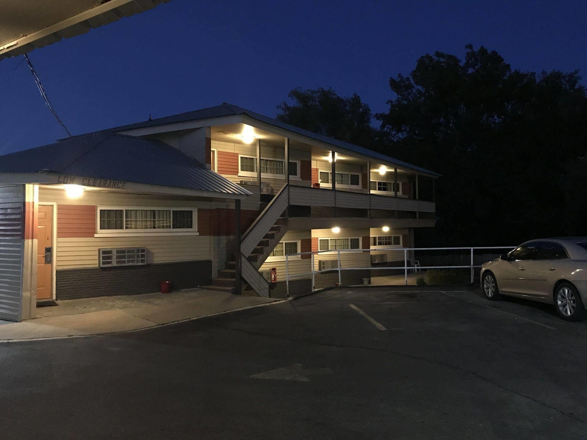Economy Inn Marshalltown Екстериор снимка
