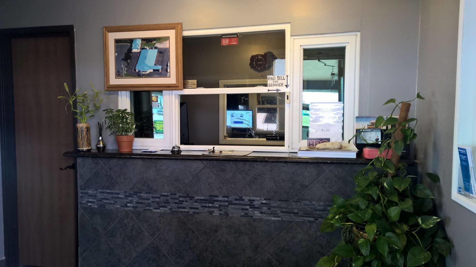 Economy Inn Marshalltown Екстериор снимка