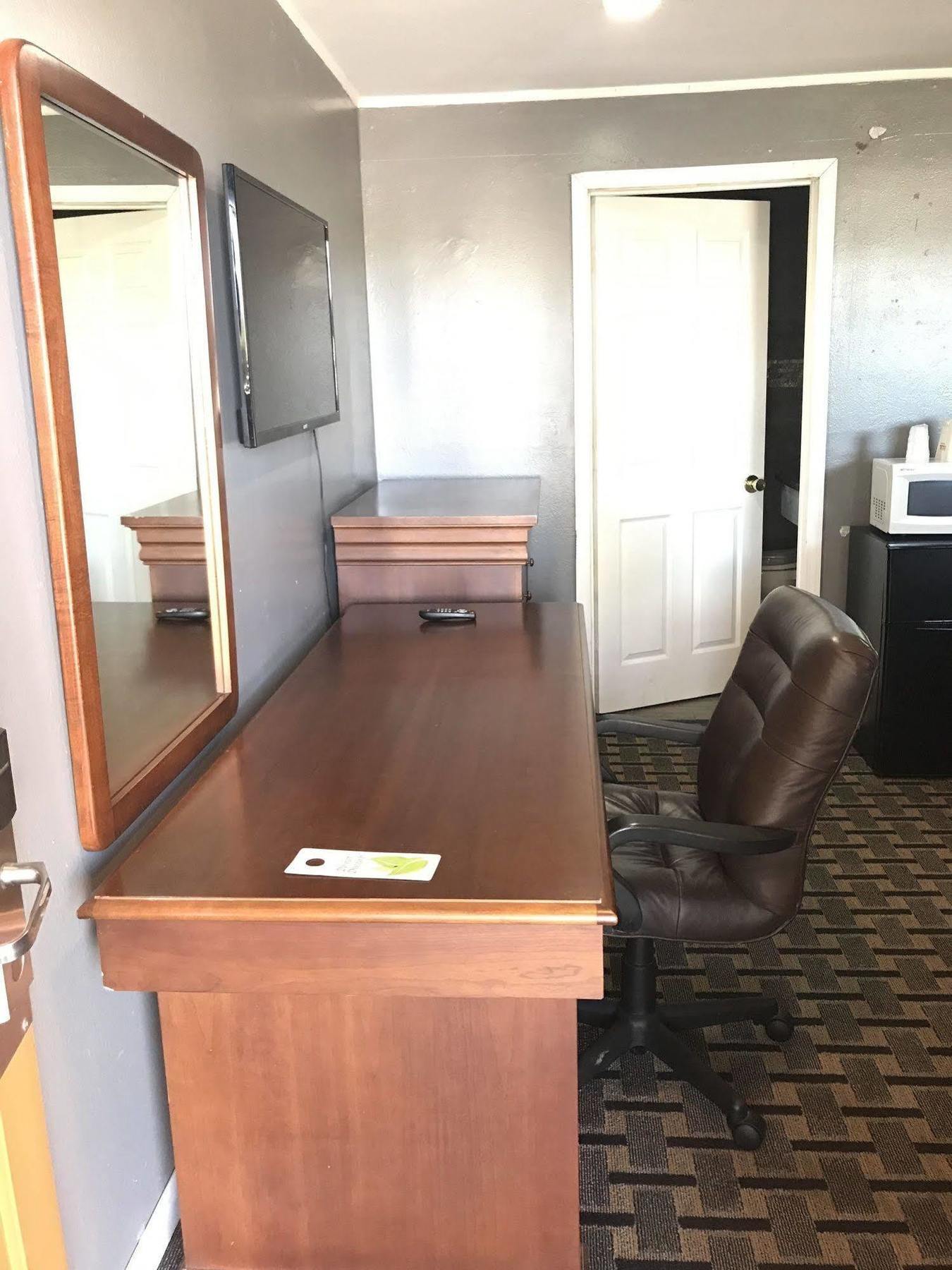 Economy Inn Marshalltown Екстериор снимка
