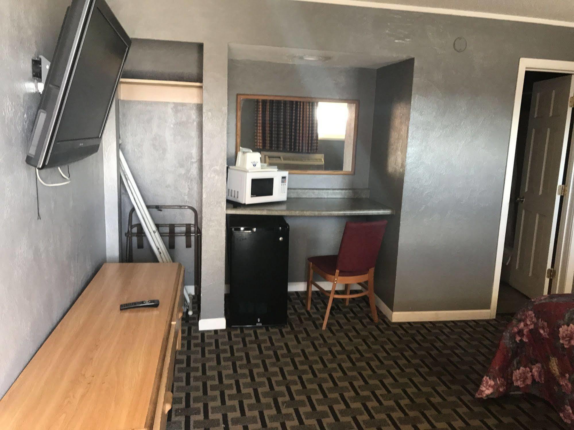 Economy Inn Marshalltown Екстериор снимка