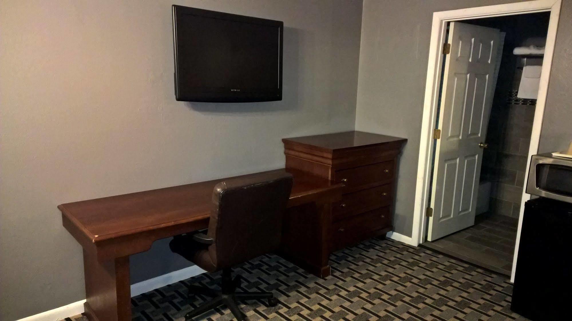 Economy Inn Marshalltown Екстериор снимка